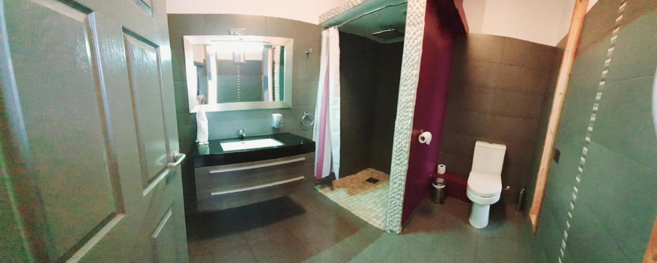 Bennetts Hotel Лонг Итон Экстерьер фото