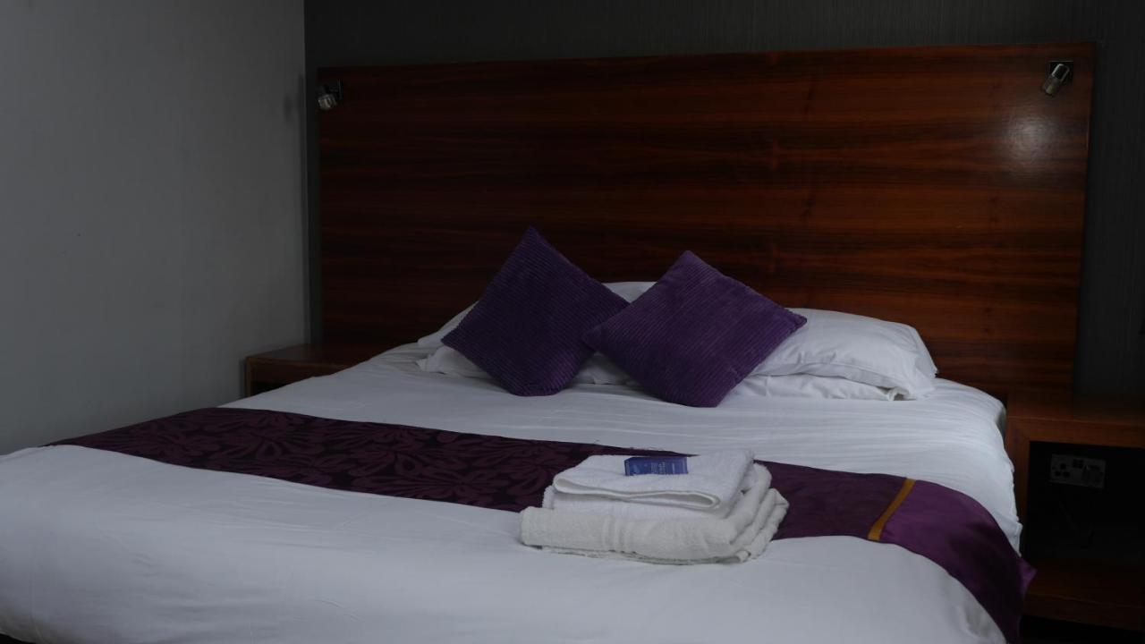 Bennetts Hotel Лонг Итон Экстерьер фото