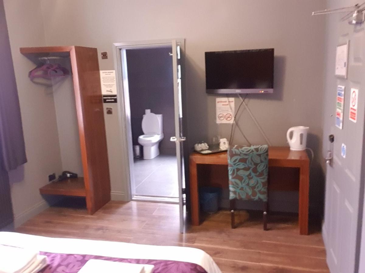 Bennetts Hotel Лонг Итон Экстерьер фото