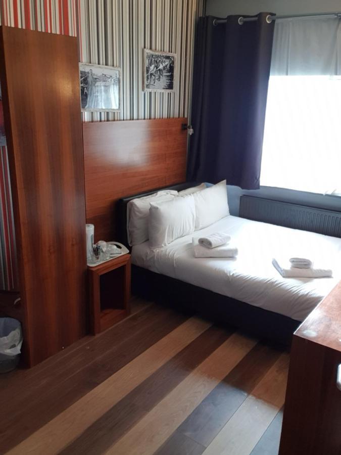 Bennetts Hotel Лонг Итон Экстерьер фото
