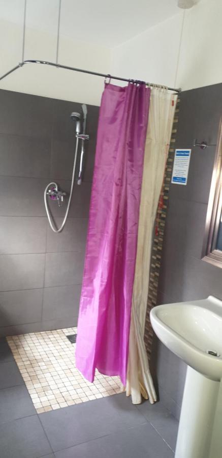 Bennetts Hotel Лонг Итон Экстерьер фото