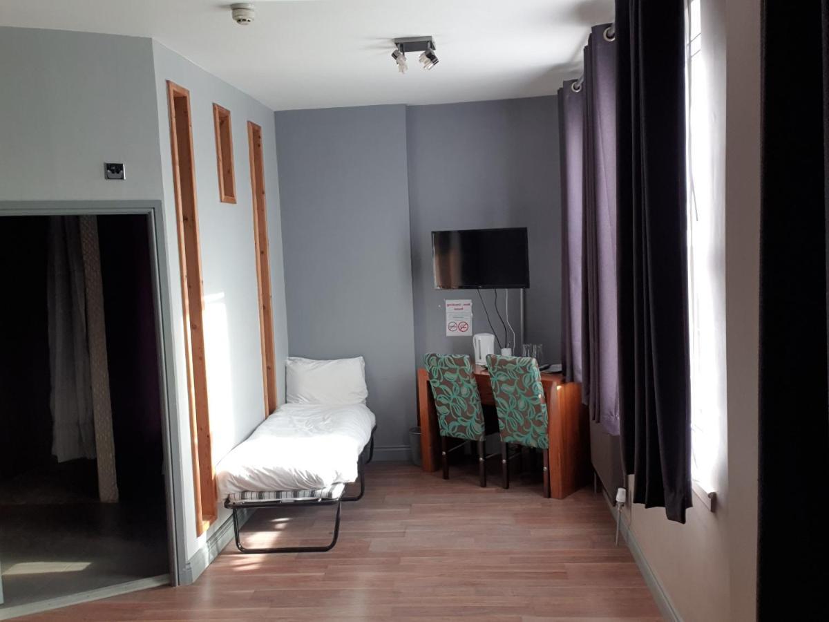 Bennetts Hotel Лонг Итон Экстерьер фото