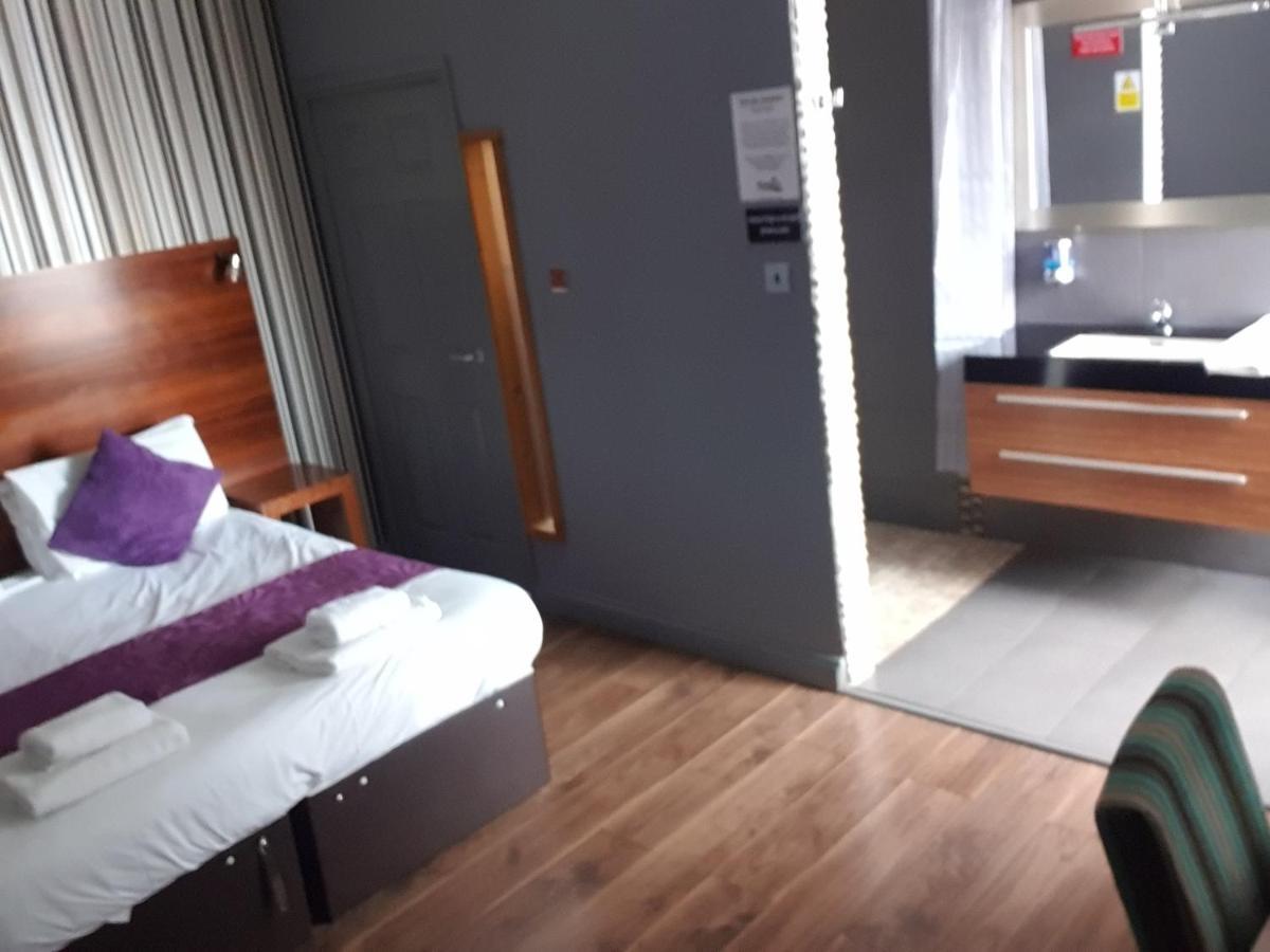 Bennetts Hotel Лонг Итон Экстерьер фото