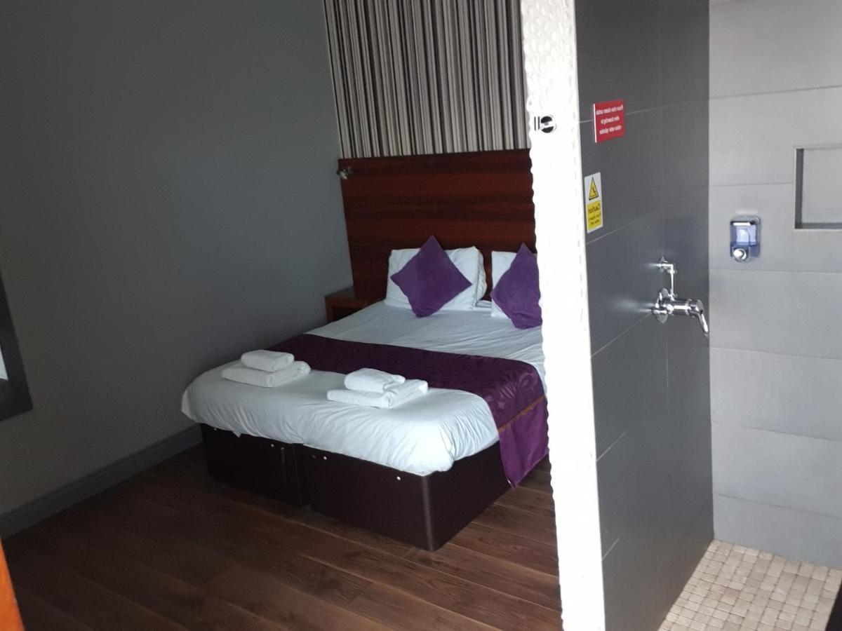 Bennetts Hotel Лонг Итон Экстерьер фото