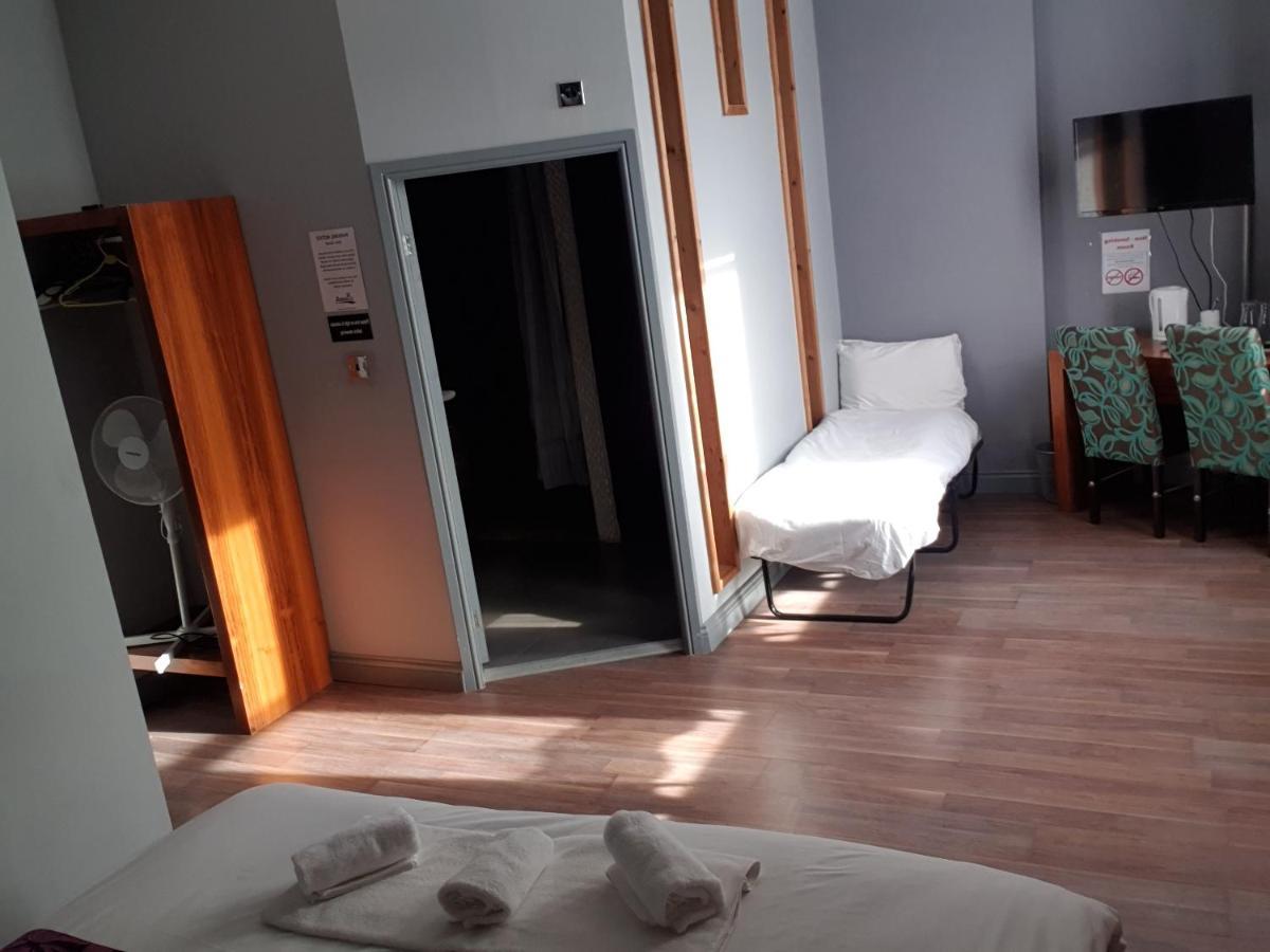 Bennetts Hotel Лонг Итон Экстерьер фото