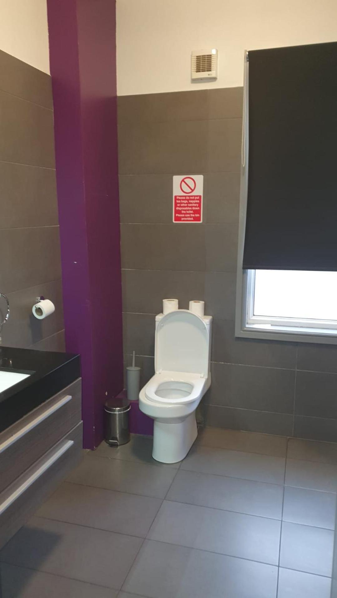 Bennetts Hotel Лонг Итон Экстерьер фото