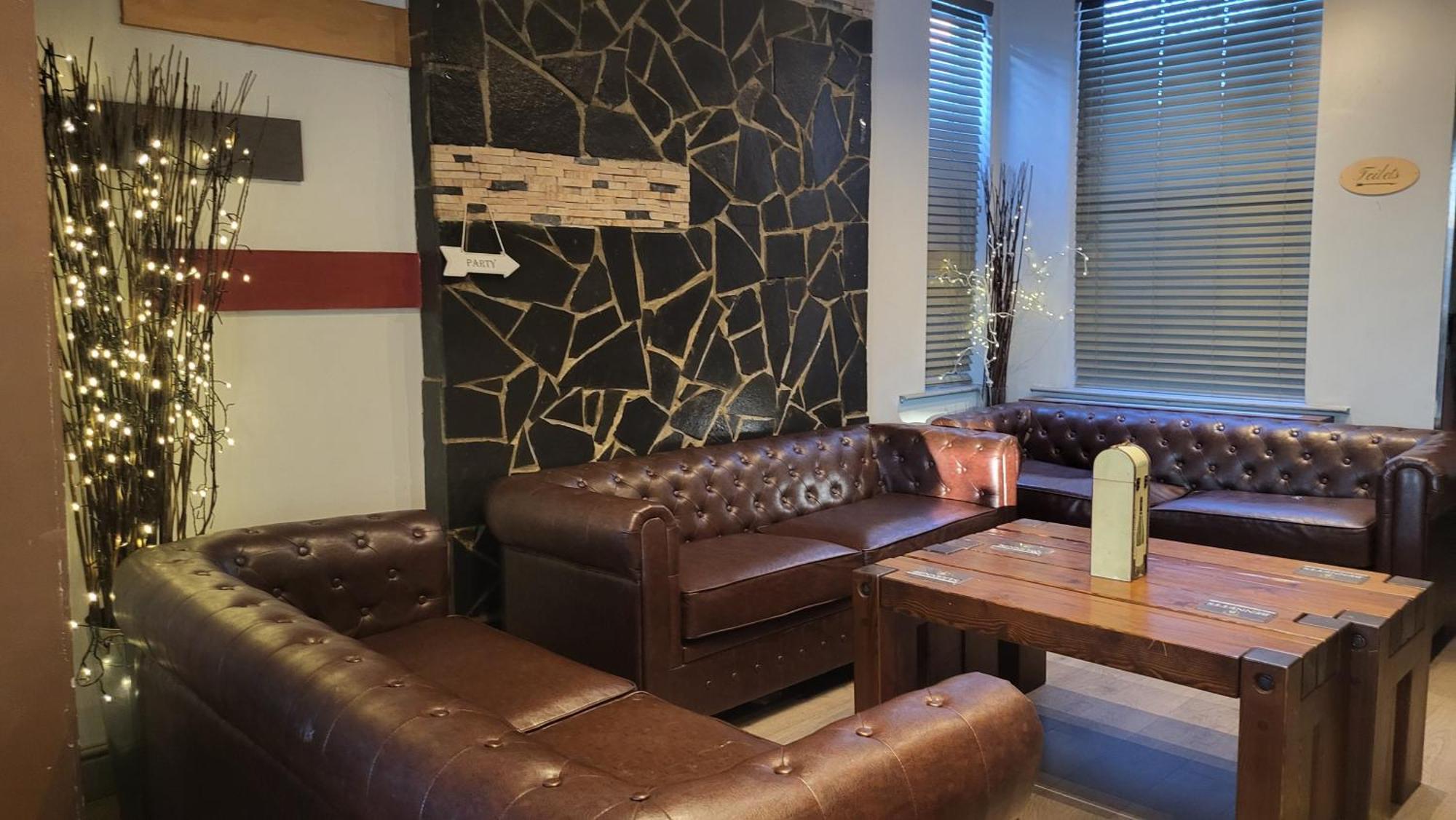 Bennetts Hotel Лонг Итон Экстерьер фото