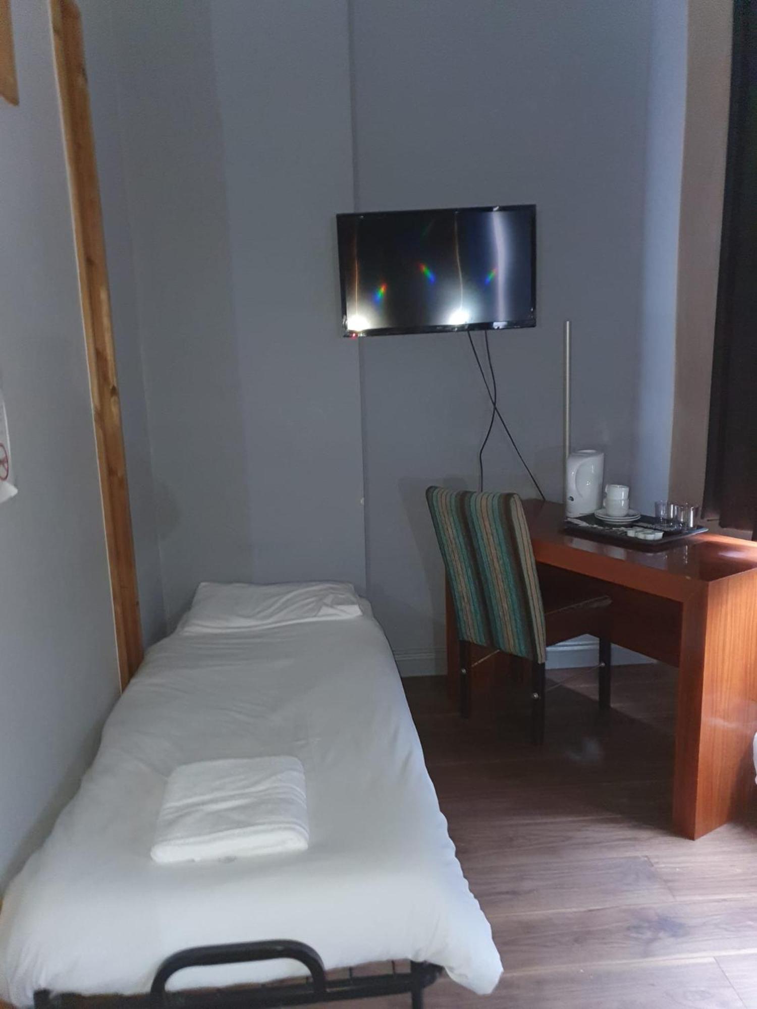 Bennetts Hotel Лонг Итон Экстерьер фото