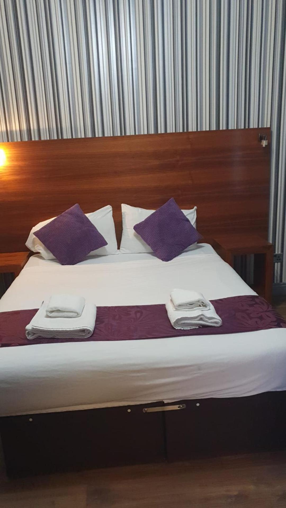 Bennetts Hotel Лонг Итон Экстерьер фото