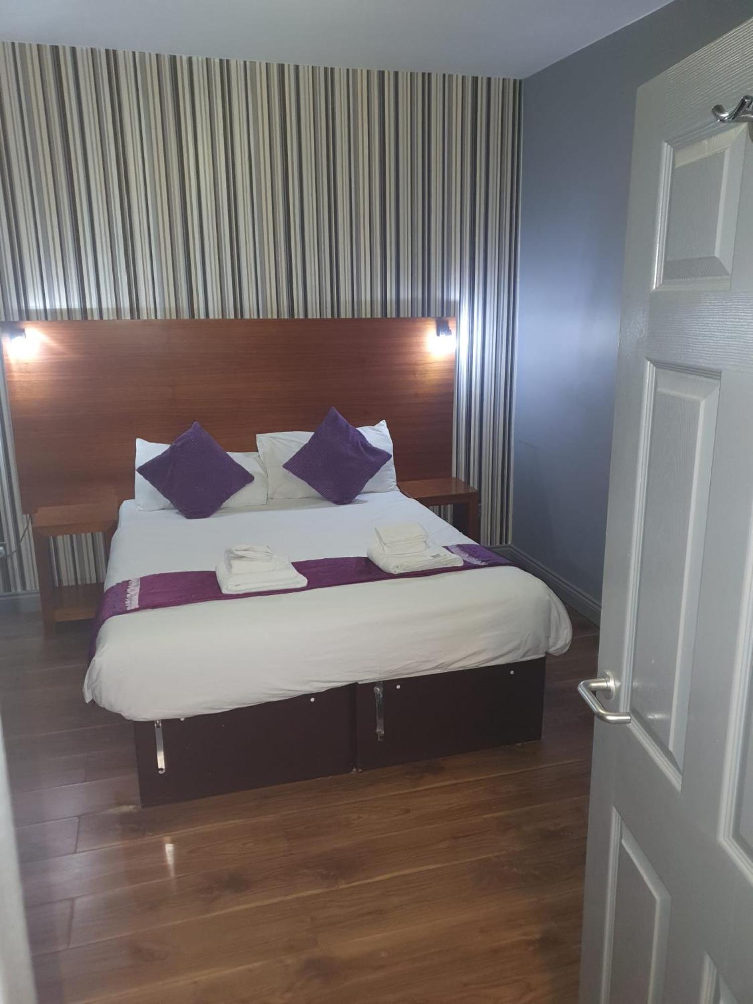 Bennetts Hotel Лонг Итон Экстерьер фото