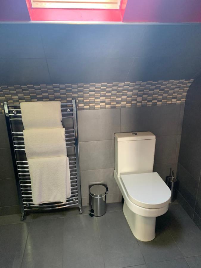 Bennetts Hotel Лонг Итон Экстерьер фото